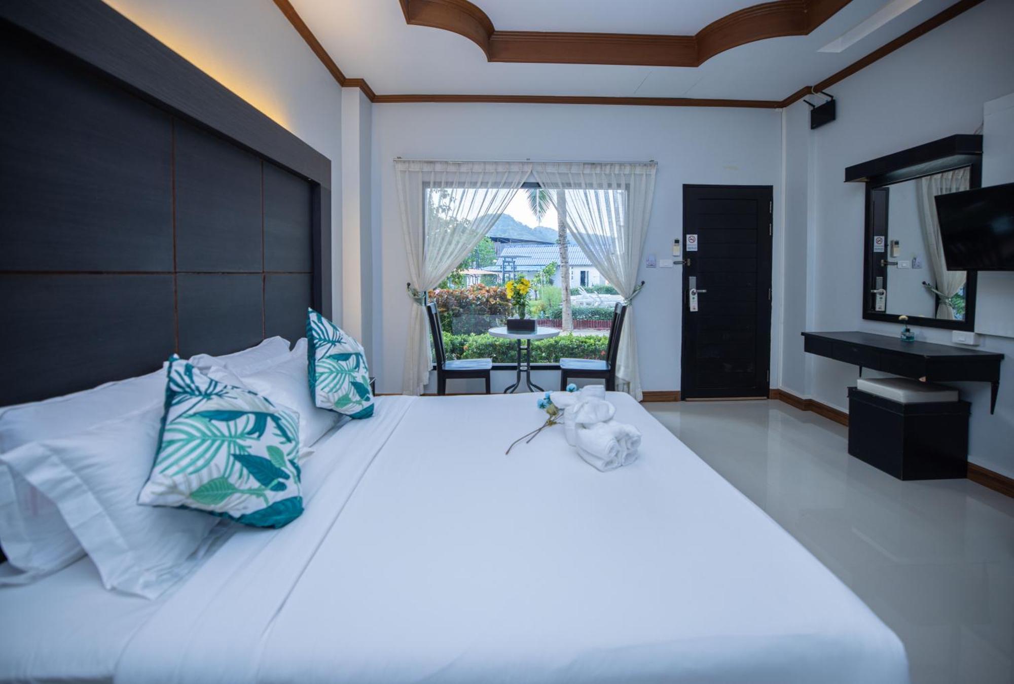 Blue Carina Hotel Пхукет Екстер'єр фото